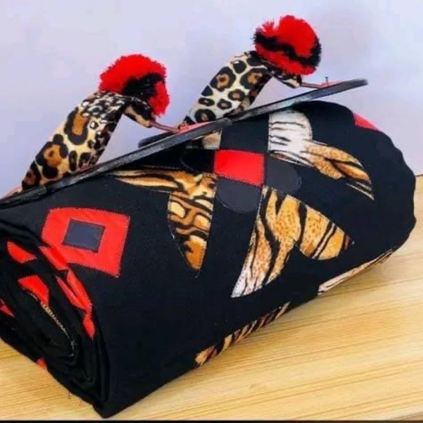 AFRICAN CLOTH WITH NATIVE SANDALS (4.4LBS) image 0